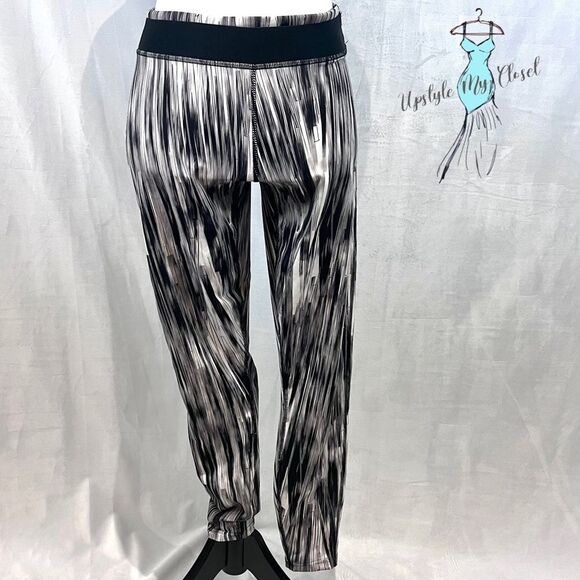 Puma All Eyes on Me black and white abstract print active leggings size medium - Picture 2 of 7